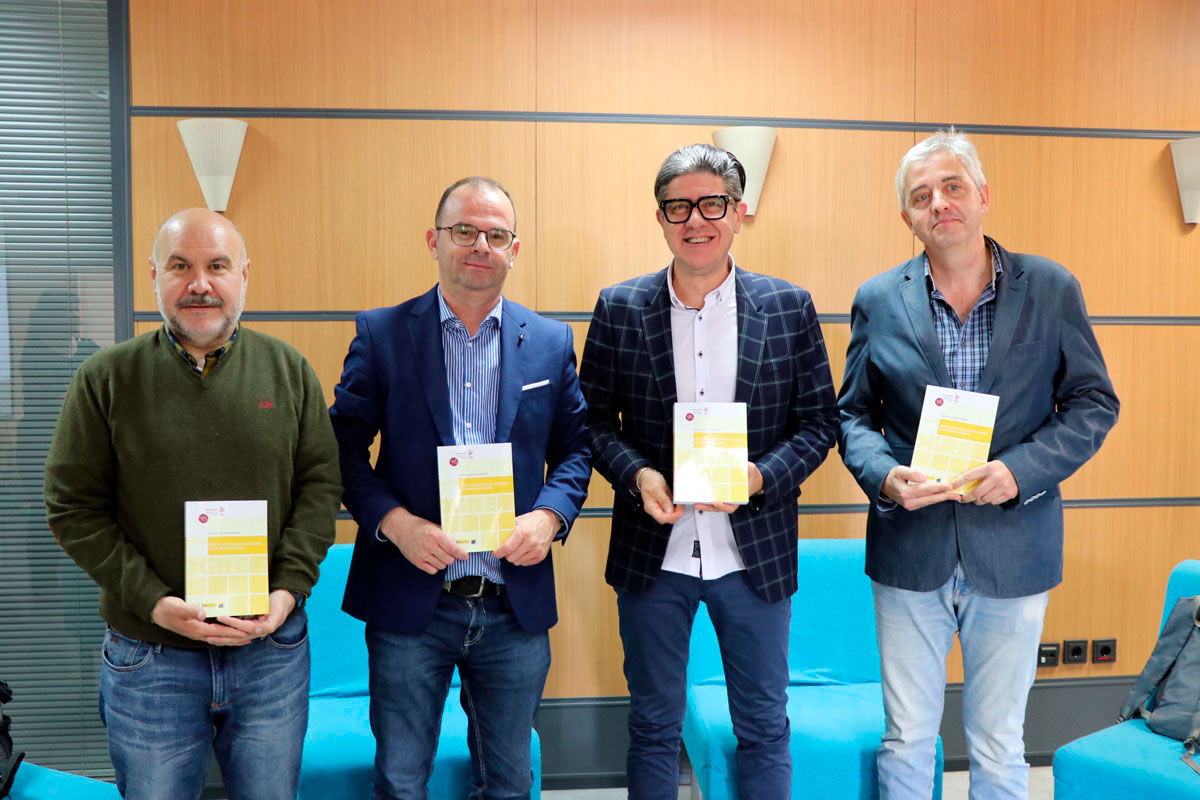 Francisco Sierra refleja en un libro el riesgo de discriminación que afecta a las personas sordas