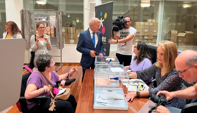 La Delegación del Gobierno en Extremadura organiza un simulacro electoral con personas con discapacidad intelectual o del desarrollo