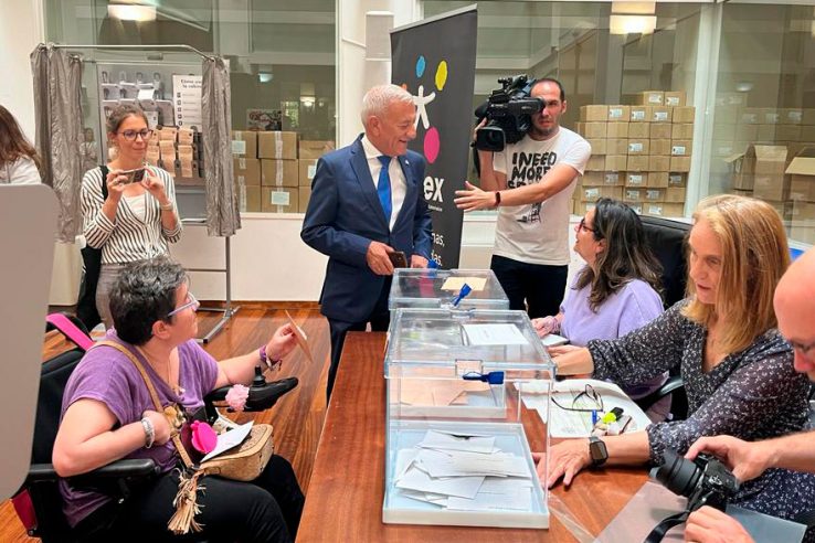 La Delegación del Gobierno en Extremadura organiza un simulacro electoral con personas con discapacidad intelectual o del desarrollo