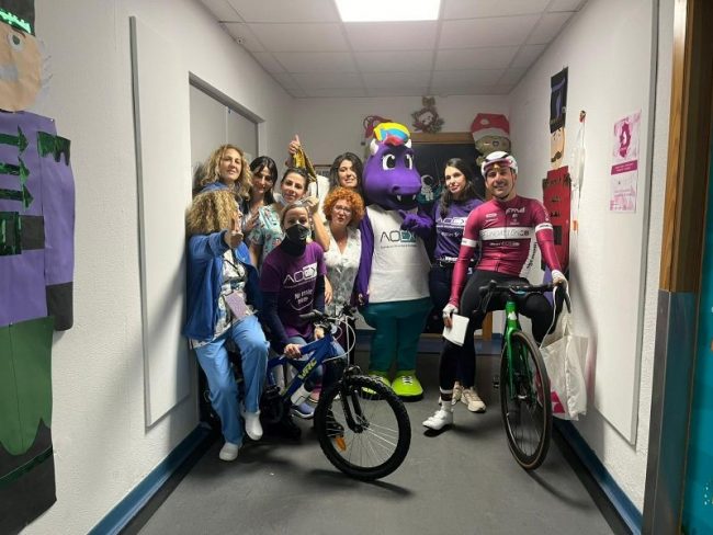 Fundación CB y Rubén Tanco visitan el Hospital Materno Infantil de Badajoz