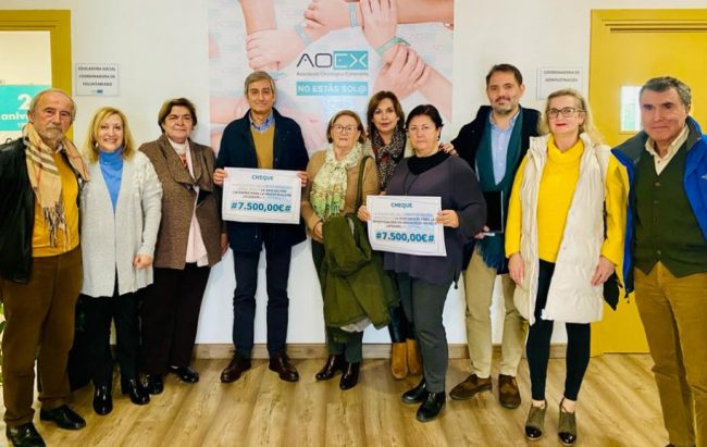 La delegación de Monesterio de la Asociación Oncológica Extremeña recauda fondos para la investigación oncológica