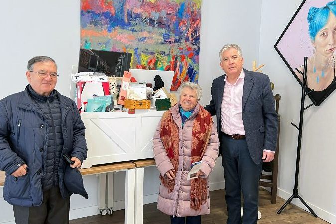 Fundación CB dona la cesta solidaria de Navidad a la Asociación Equipo Solidaridad
