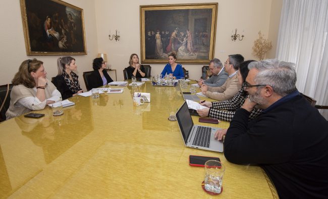 La Diputación de Cáceres estudia nuevos servicios de teleasistencia para atender de manera específica situaciones como la soledad no deseada