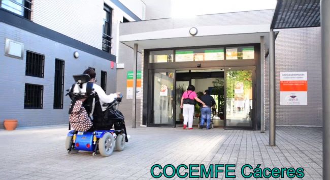 Cocemfe Cáceres continúa con la implantación de su oficina de vida independiente, pionera en Extremadura