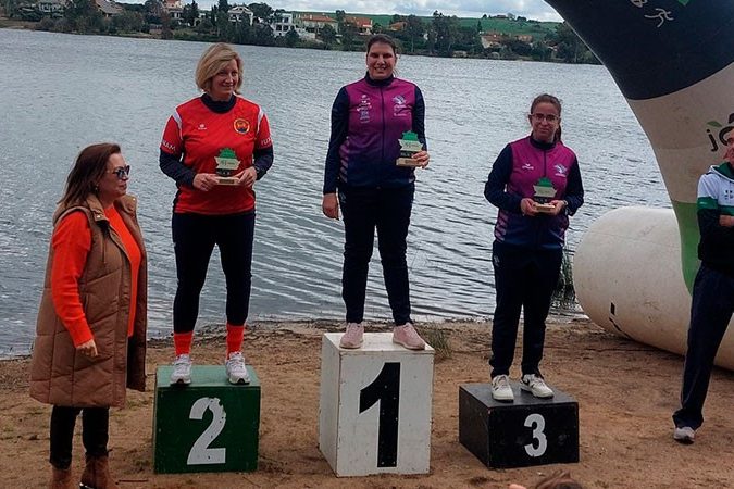 Elena Ayuso se proclama campeona de Extremadura de piragüismo adaptado