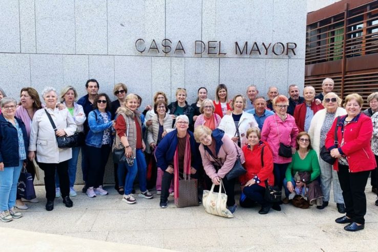 El Ayuntamiento de Cáceres renueva el mobiliario y el material de la Casa del Mayor