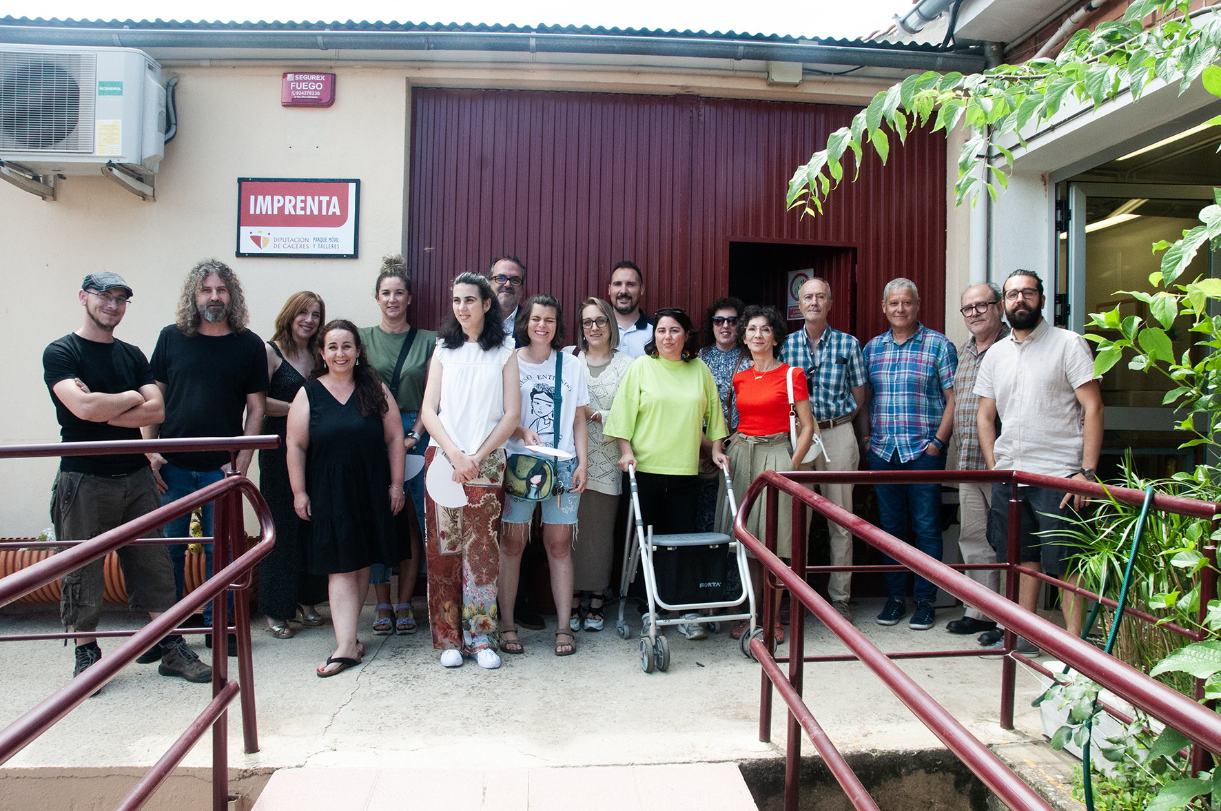 20240710_empleo_diputacioncaceres Dos personas con parálisis cerebral comienzan a trabajar en la imprenta de la Diputación de Cáceres