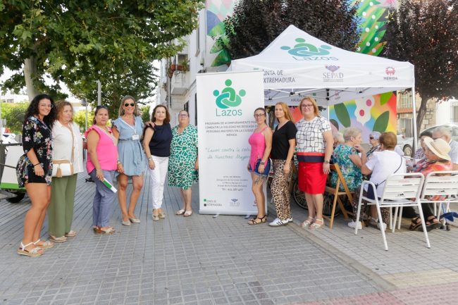 El Programa Lazos atiende a 49 personas mayores de Mérida en La Antigua