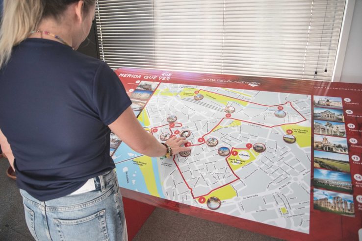 Las oficinas de turismo de Mérida cuenta con un plano táctil para personas con discapacidad visual