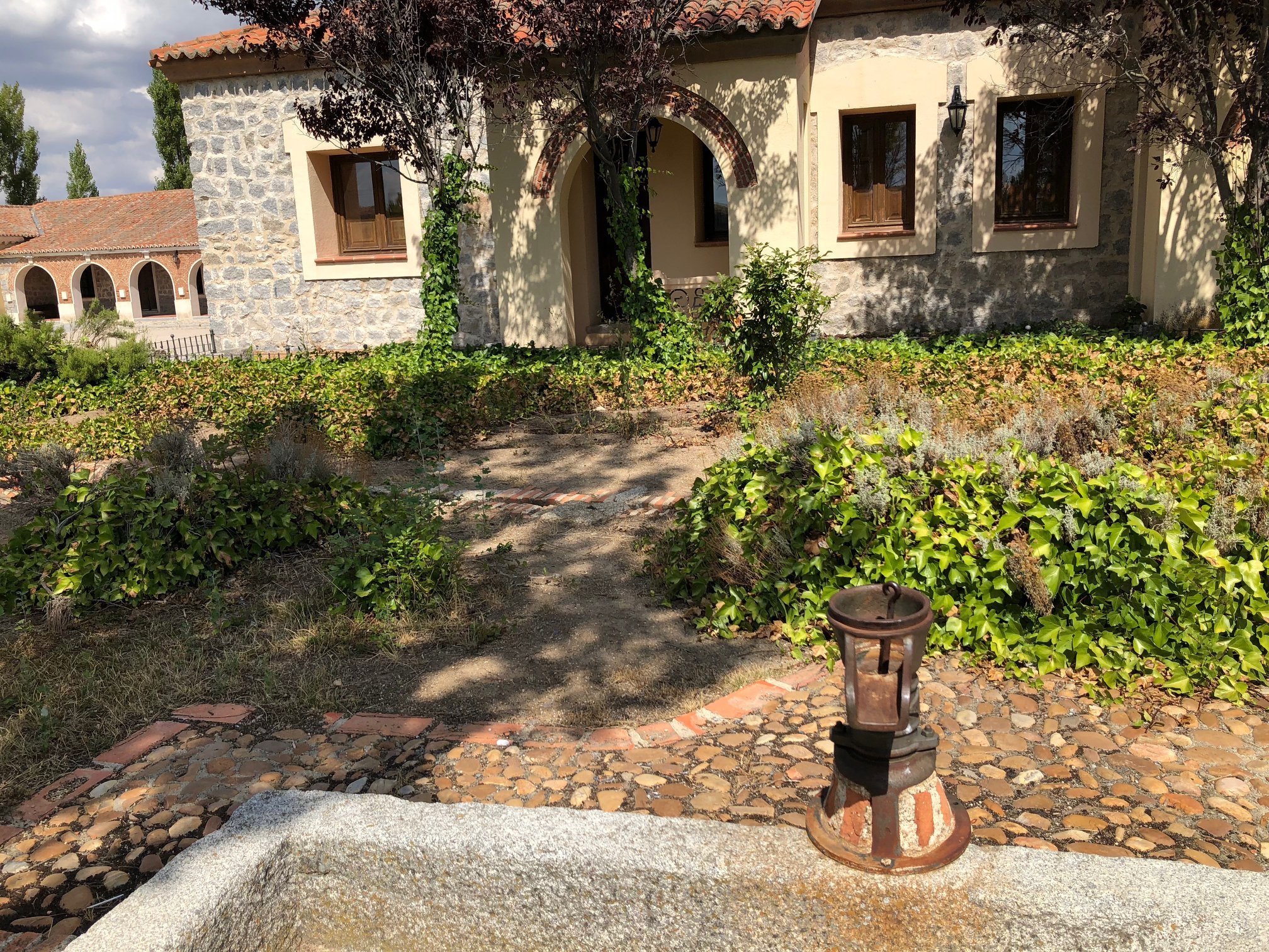 20240827_asociaciones_aecc La Asociación Española Contra el Cáncer reforma su piso de acogida en Cáceres para hacerlo más accesible