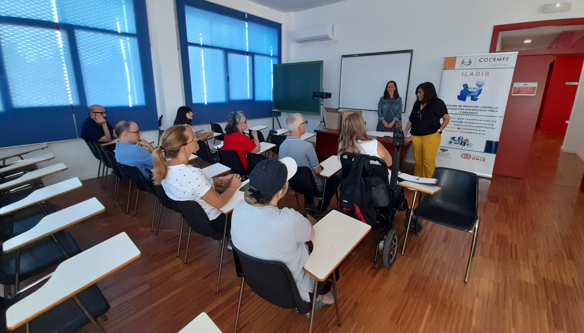 Cocemfe Cáceres está desarrollando una nueva edición del curso 'Servicios auxiliares administrativos y competencias en comunicación'