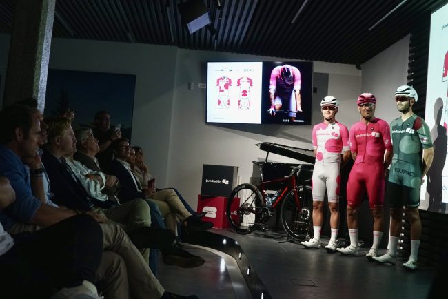 El equipo ciclista IntegraTeam de Fundación CB presenta su nueva imagen