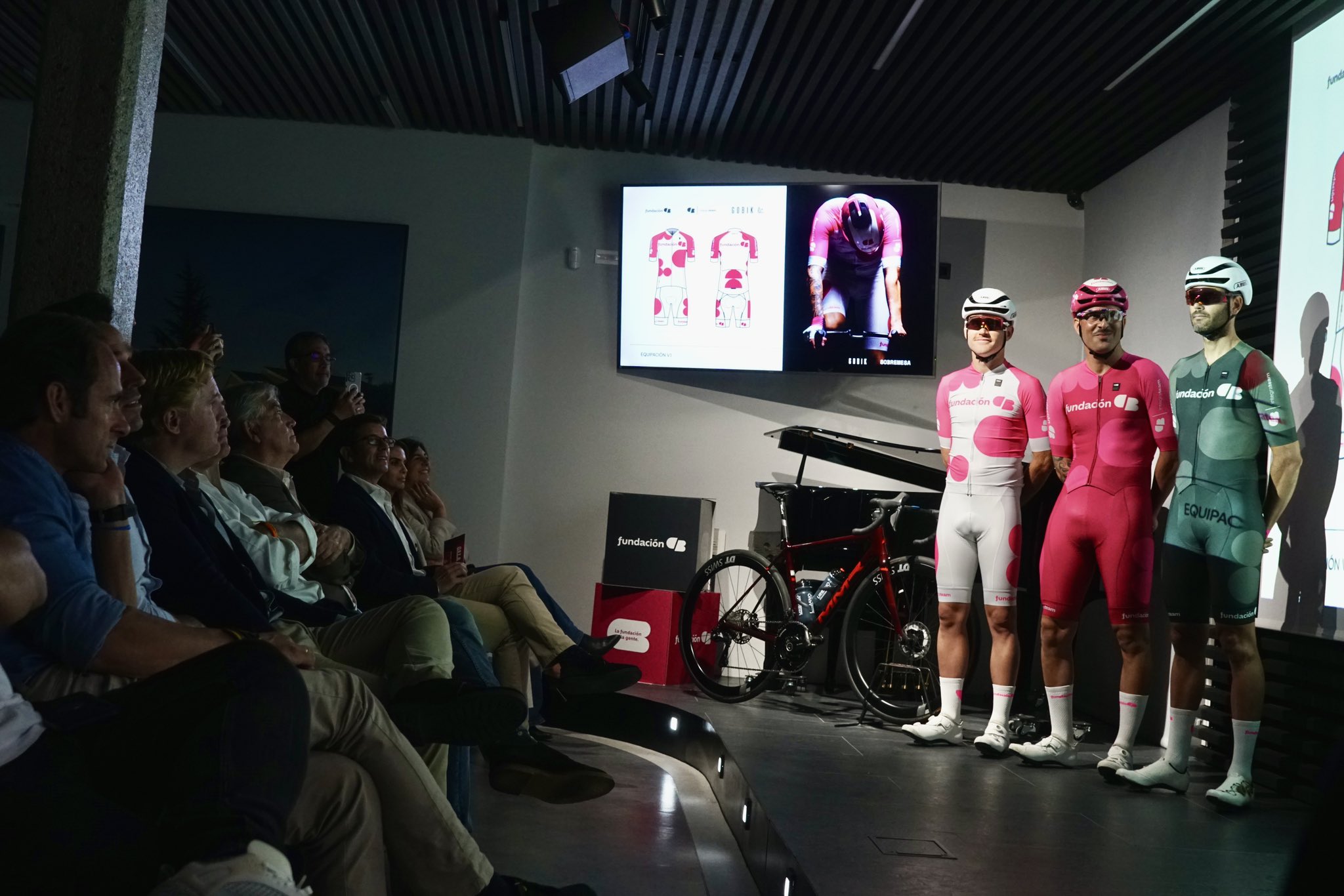 20241024_ciclismo_fundacioncb El equipo ciclista IntegraTeam de Fundación CB presenta su nueva imagen