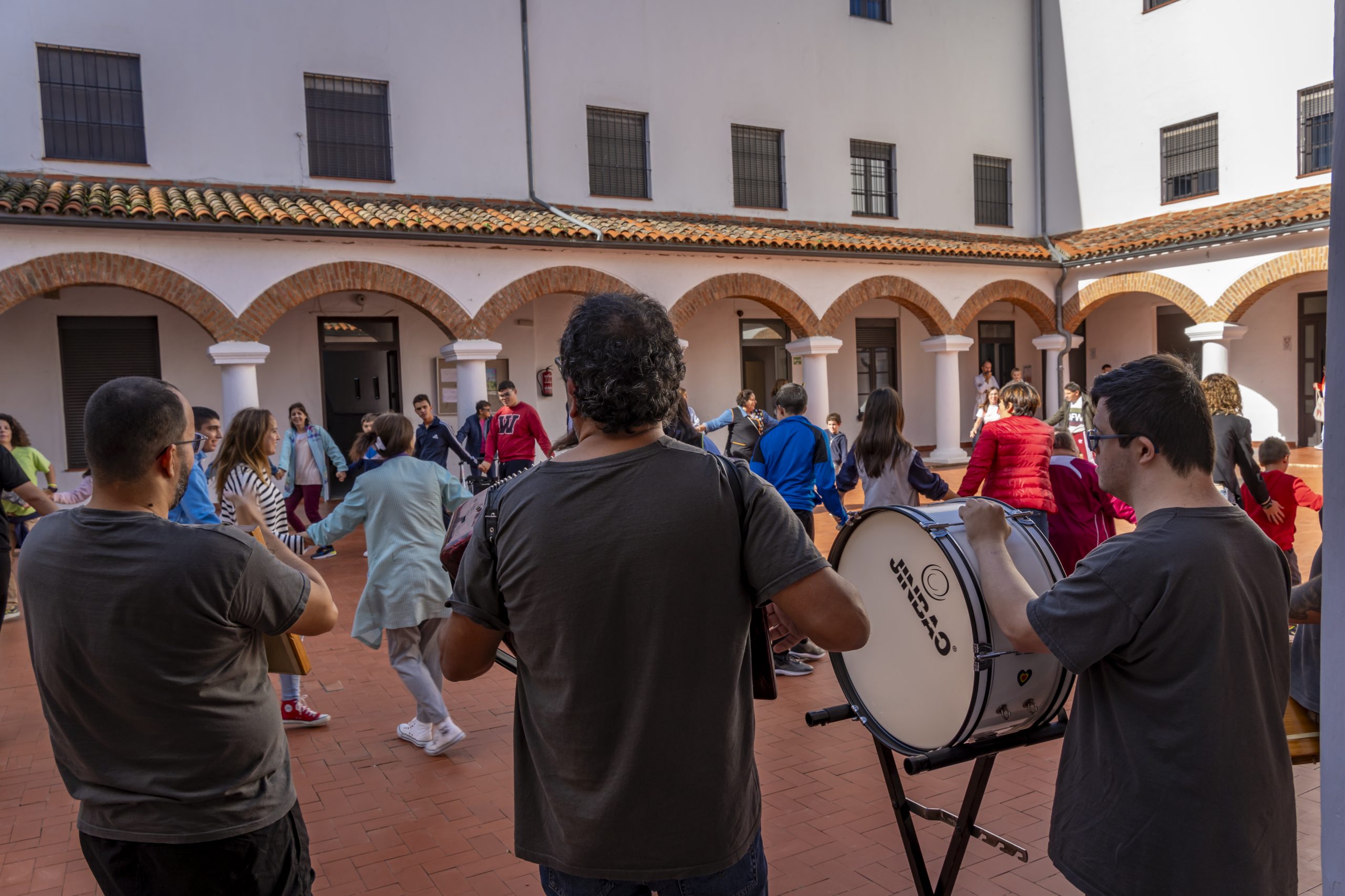 20241030_musica_abanca Afundación lleva la música en directo a varios centros de educación especial de Extremadura