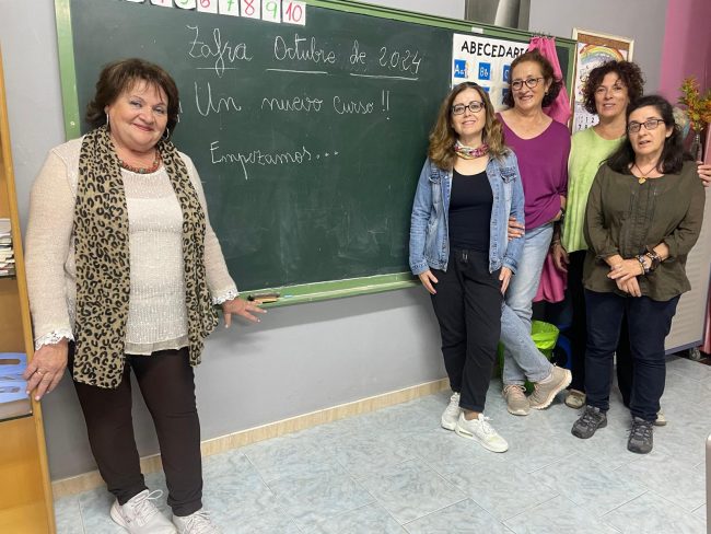 La asociación Zafra Solidaria lidera un programa de refuerzo escolar y atención psicológica