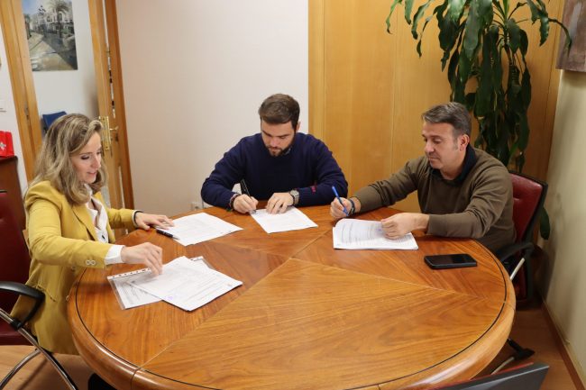 El Ayuntamiento de Jerez de los Caballeros formaliza el contrato para la construcción del nuevo centro de día