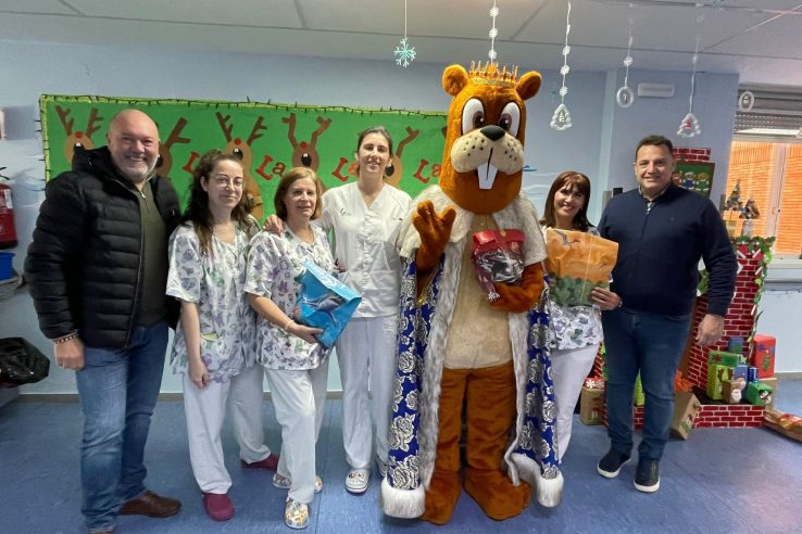 El Rotary Club Cáceres San Jorge lleva la magia de los Reyes Magos al Hospital de Cáceres