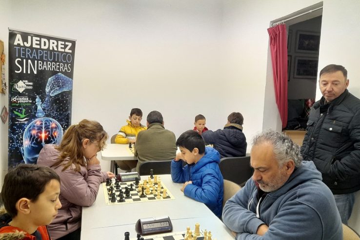 El Club Ajedrez Ajoblanco celebra un torneo en Badajoz en el marco del programa 'Ajedrez sin barreras'