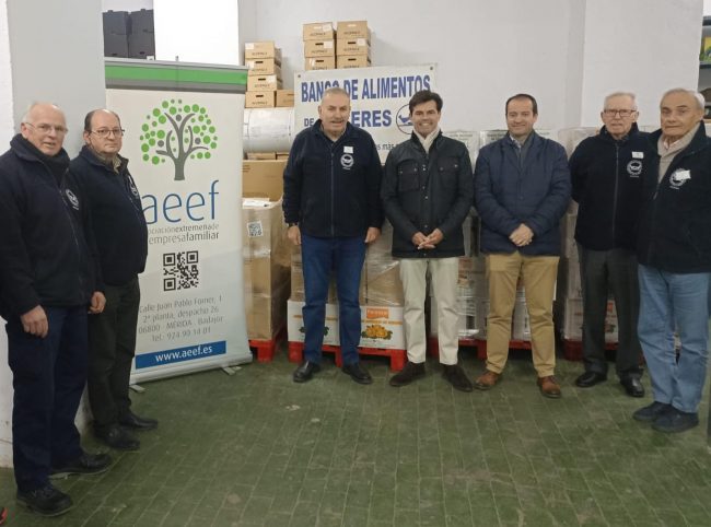 Corporaciones integrantes de la Asociación Extremeña de la Empresa Familiar colaboran con el Banco de Alimentos