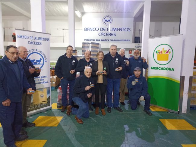 Mercadona entrega tres toneladas de comida al Banco de Alimentos de Cáceres