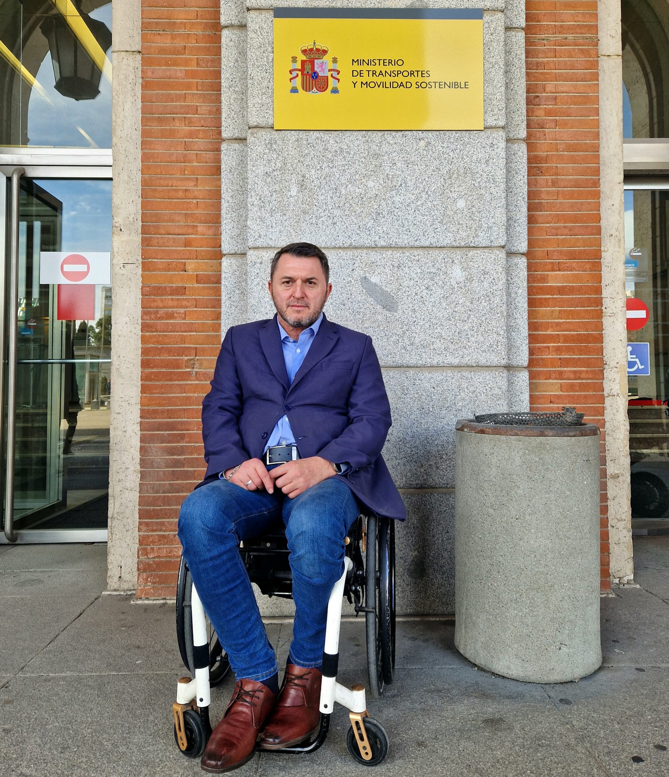 Impulsa Igualdad denuncia al Ministerio de Transportes por no vigilar que existan suficientes taxis accesibles