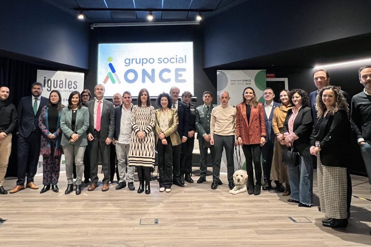 La serie de la ONCE 'Mucho que ver' sensibiliza y muestra cómo relacionarse con las personas con discapacidad visual