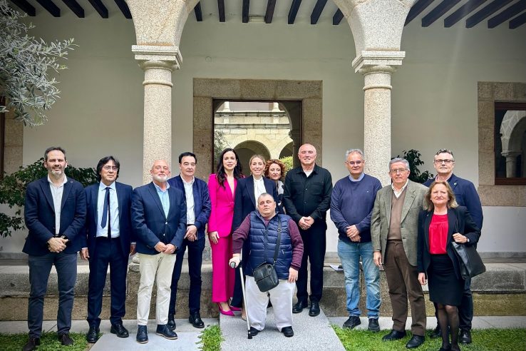 Una representación de Cermi Extremadura se reúne con la presidenta de la Junta de Extremadura, María Guardiola