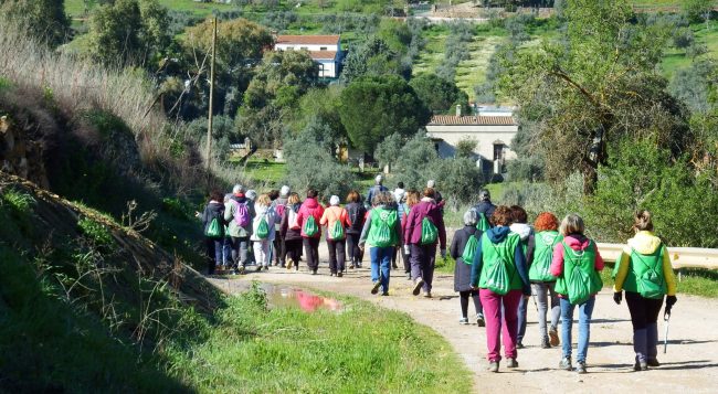 La Asociación Española Contra el Cáncer en Badajoz promueve el ejercicio físico a través de sus rutas saludables