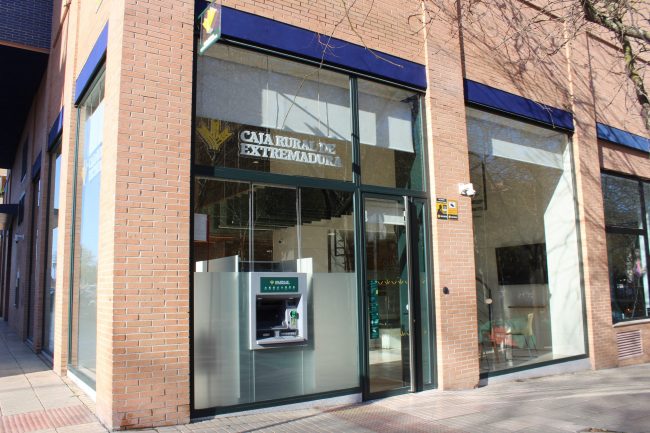 Caja Rural de Extremadura apuesta por la inclusión con la reforma integral de su oficina de Badajoz en el Paseo Condes de Barcelona