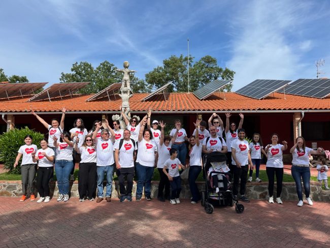 La Asociación para la Donación de Médula Ósea reúne a familias de pacientes infantiles y juveniles en Hervás