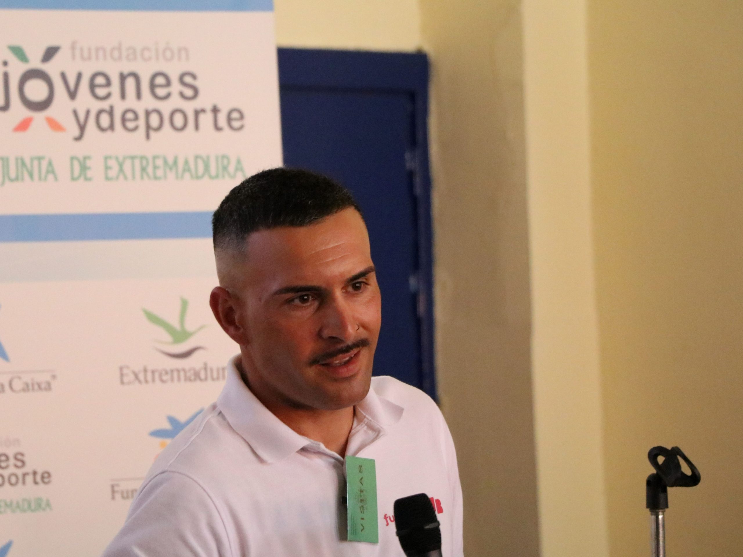 El ciclista Rubén Tanco imparte una charla motivacional a internos del Centro Penitenciario de Badajoz