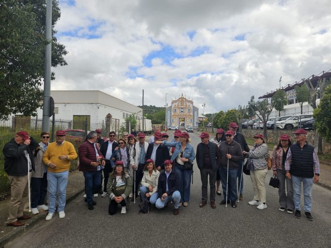 Fundación CB y ONCE combatirán la soledad de personas mayores con discapacidad visual