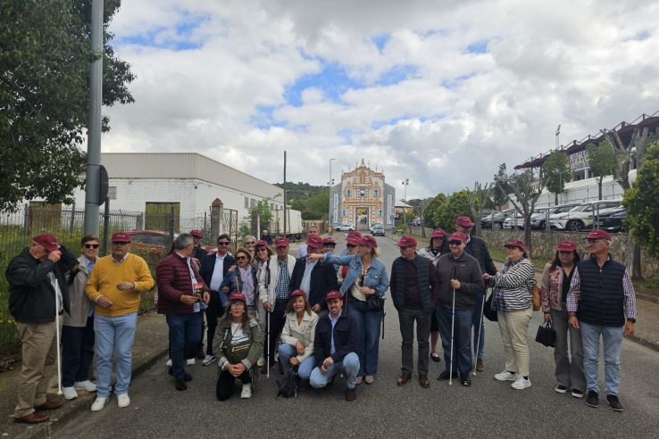 Fundación CB y ONCE combatirán la soledad de personas mayores con discapacidad visual