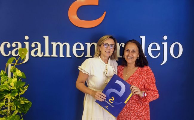 Zafra Solidaria recibe 4.000 euros de Cajalmendralejo para reforzar su labor social en la ciudad