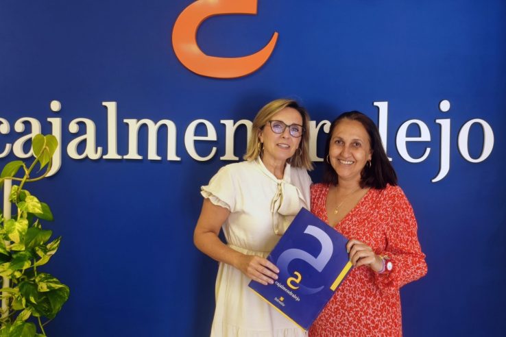 Zafra Solidaria recibe 4.000 euros de Cajalmendralejo para reforzar su labor social en la ciudad