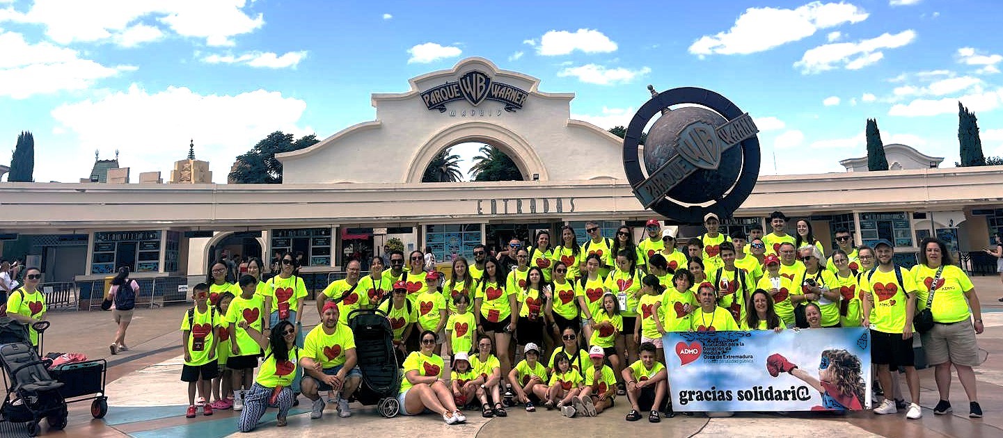 20250723_asociaciones_admo El programa de Respiro Familiar de ADMO Extremadura visita el Parque Warner de Madrid