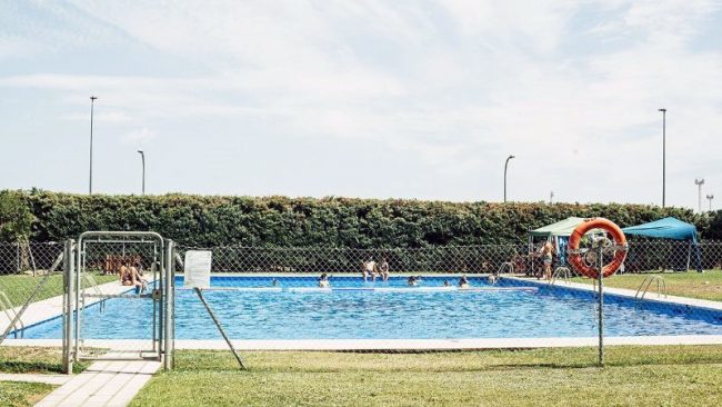 La piscina de la residencia universitaria de Fundación CB en Badajoz abre sus puertas a colectivos vulnerables