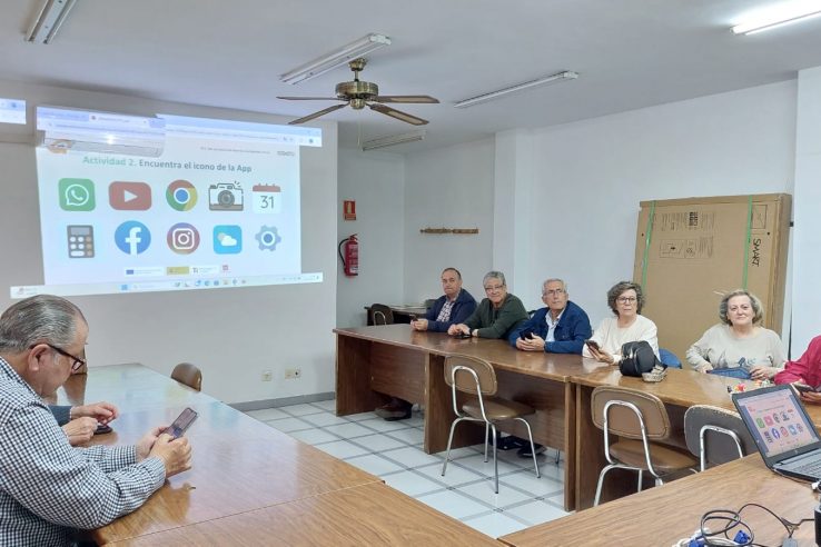 La Federación Española de Universidades Populares desarrolla el Programa Amparo contra la soledad no deseada y la brecha digital en el medio rural