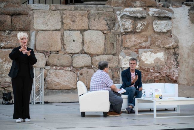 El Ayuntamiento de Mérida adjudica un nuevo contrato de intérpretes de lengua de signos para sus actividades