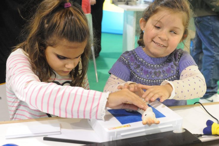 El braille vuelve a ser un aliado clave para la inclusión de 152 estudiantes ciegos en Extremadura
