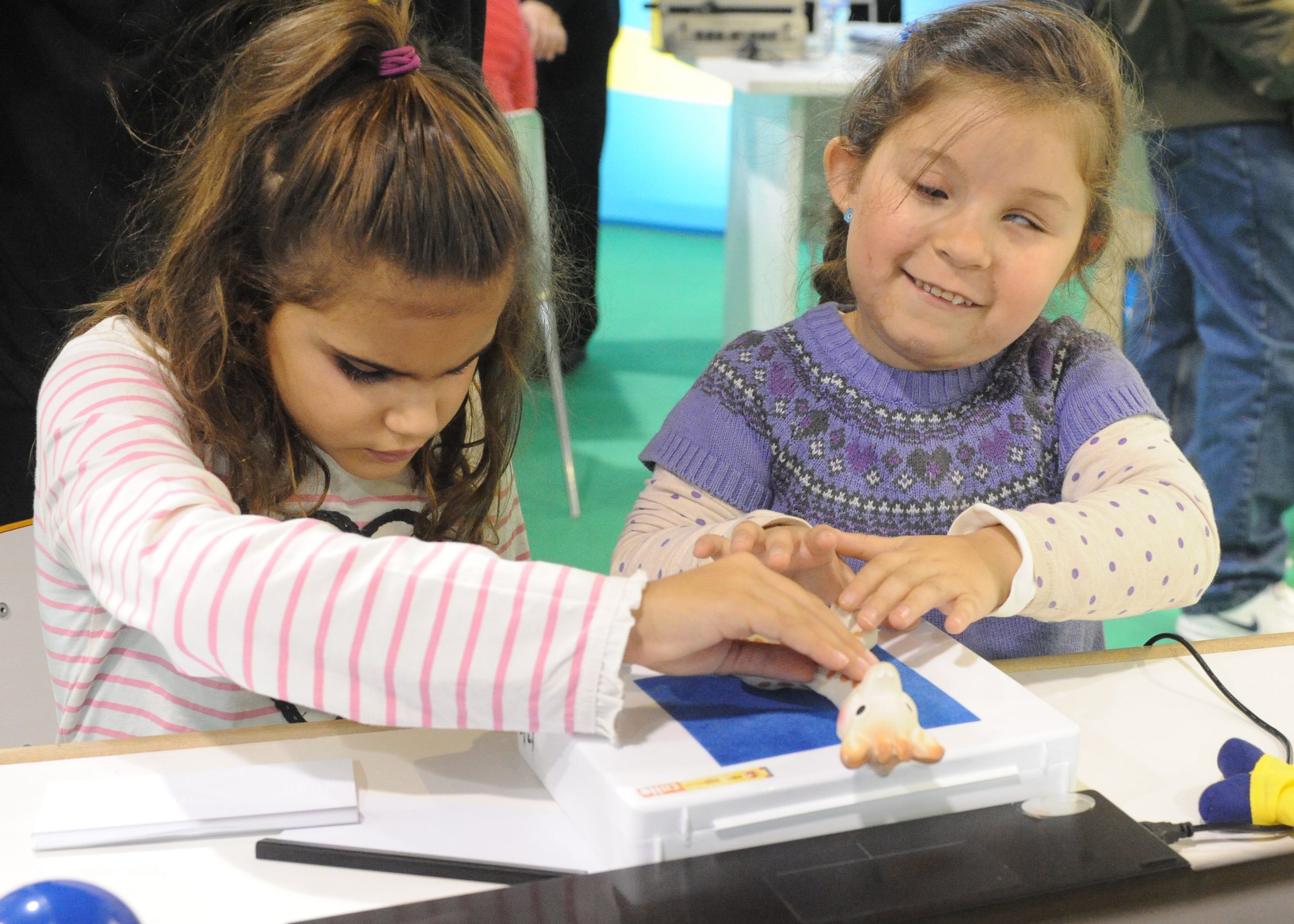 El braille vuelve a ser un aliado clave para la inclusión de 152 estudiantes ciegos en Extremadura