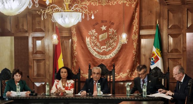 La sede del Colegio Notarial de Extremadura acoge la constitución del Foro de Discapacidad de la región