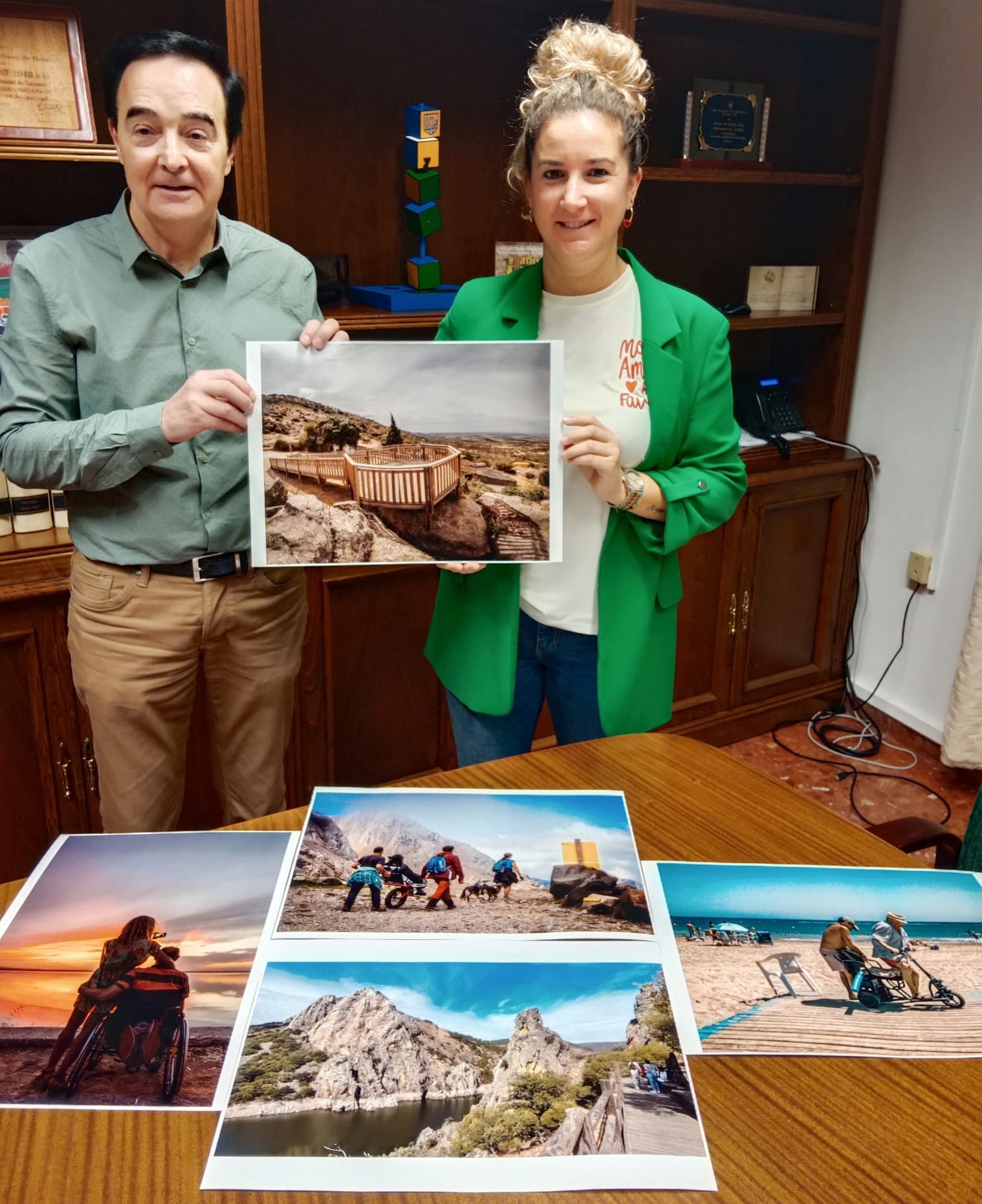 El presidente de Apamex, Jesús Gumiel, y la diputada de Políticas Sociales de la Diputación de Cáceres, Sheila Martín. Foto: Diputación de Cáceres