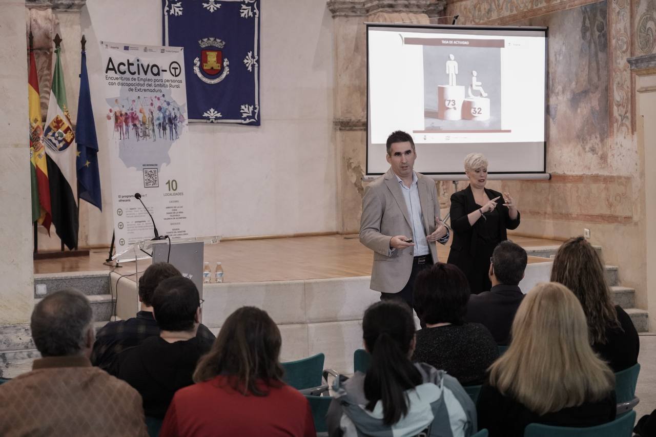 20251109_formacion_once El programa 'ActivaT' de Inserta Empleo promueve la inclusión laboral en Olivenza