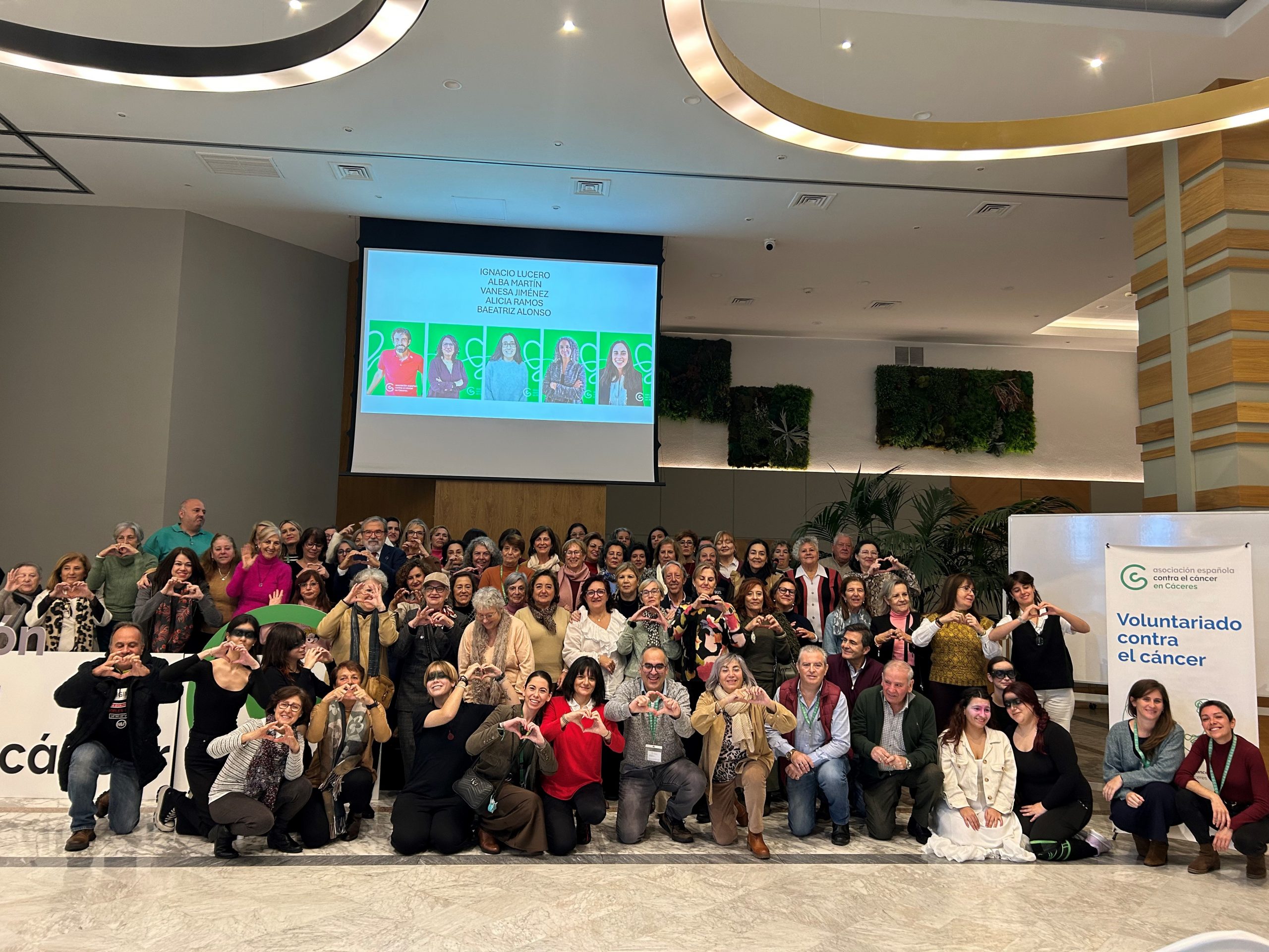20251207_asociaciones_aecc La Asociación Española contra el Cáncer en Cáceres reconoce el compromiso de sus más de 400 voluntarios