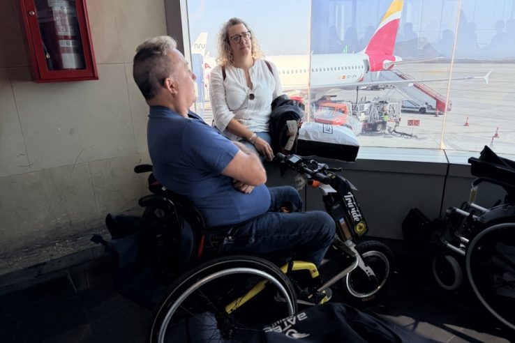 Impulsa igualdad denuncia el trato discriminatorio en vuelos que sufren los usuarios de sillas de ruedas