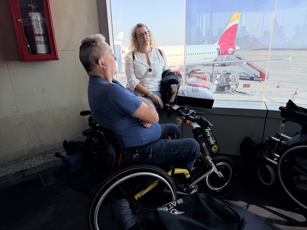 20251211_turismo_impulsa Impulsa igualdad denuncia el trato discriminatorio en vuelos que sufren los usuarios de sillas de ruedas