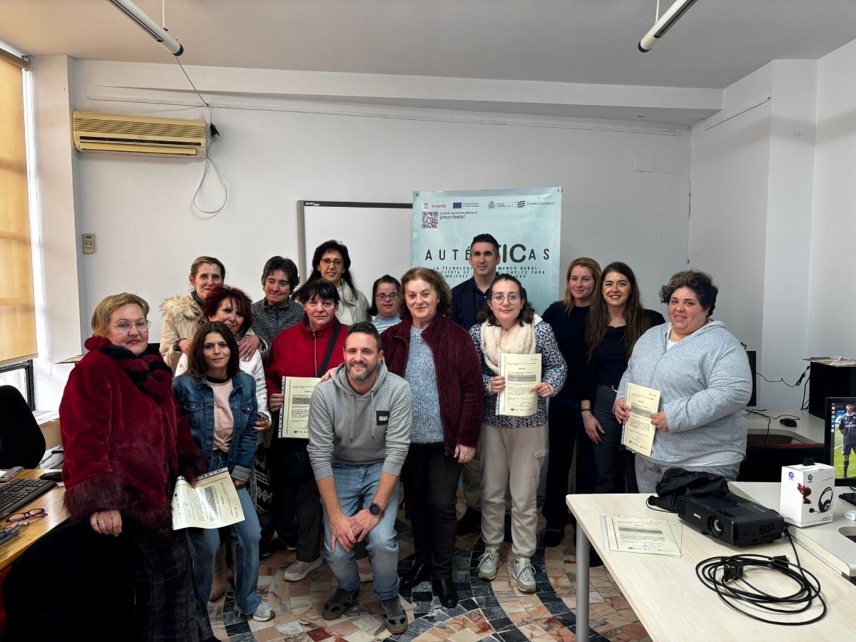 El programa 'AuténTICas' impulsa en Castuera la formación digital de mujeres con discapacidad