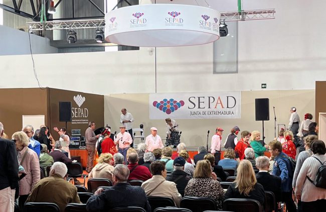 El SEPAD impulsa la participación y el envejecimiento activo en la Feria de los Mayores de Badajoz