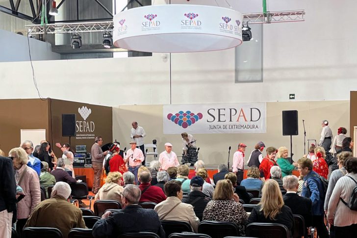 El SEPAD impulsa la participación y el envejecimiento activo en la Feria de los Mayores de Badajoz